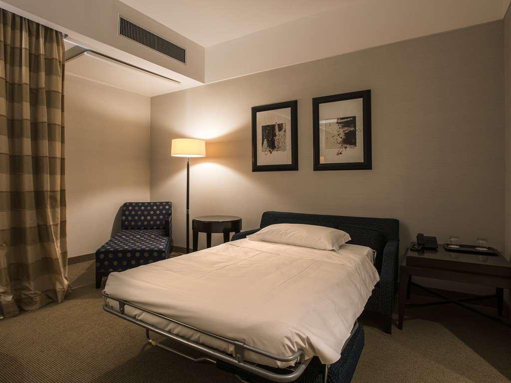 Flyon Hotel & Conference Center Bolonia Habitación foto Room of a private hospital in Paris