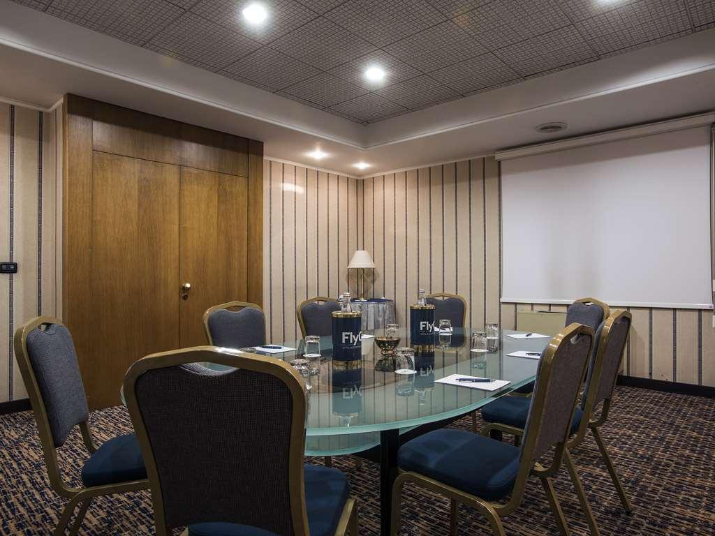 Flyon Hotel & Conference Center Bolonia Facilidades foto Meeting room