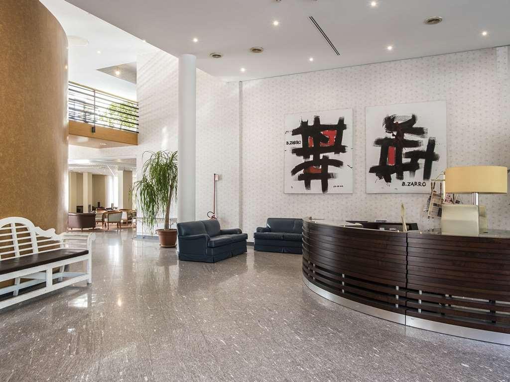 Flyon Hotel & Conference Center Bolonia Interior foto Reception