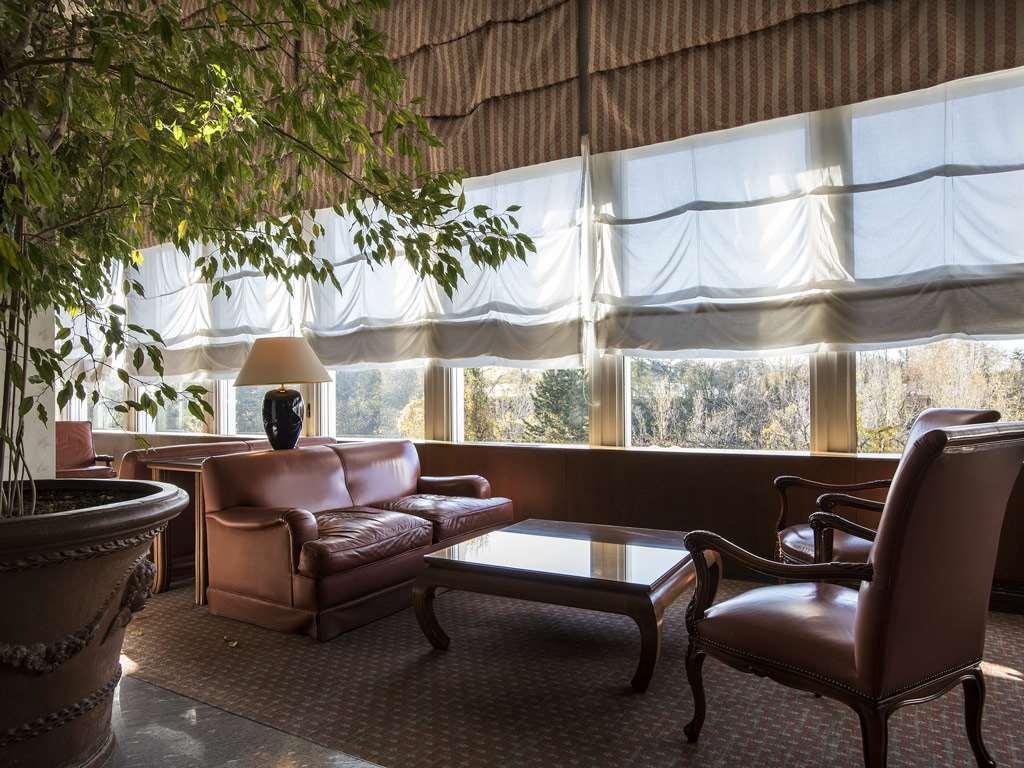 Flyon Hotel & Conference Center Bolonia Interior foto The interior of the hotel