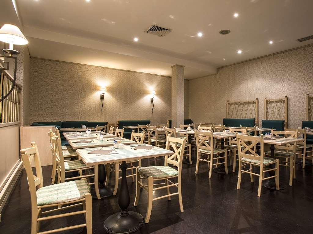 Flyon Hotel & Conference Center Bolonia Restaurante foto Restaurant interior