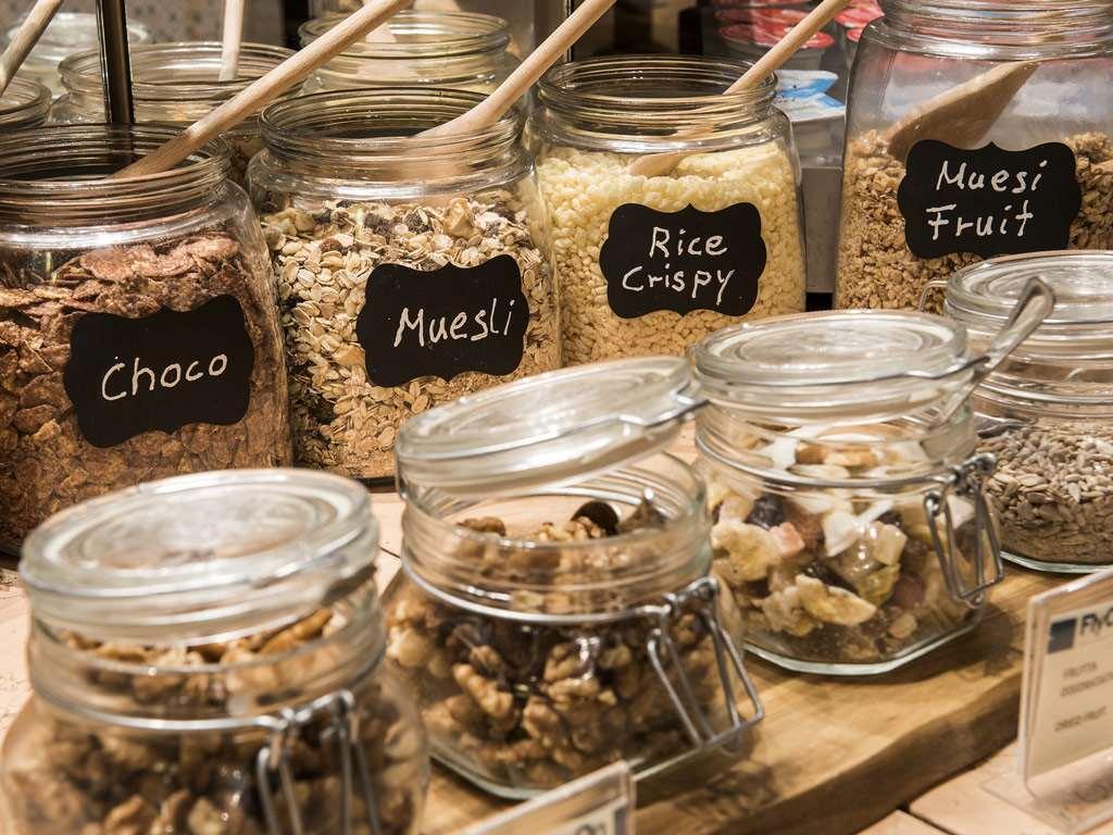Flyon Hotel & Conference Center Bolonia Restaurante foto Muesli and other breakfast cereals