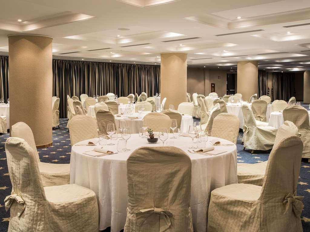 Flyon Hotel & Conference Center Bolonia Restaurante foto The hotel's ballroom