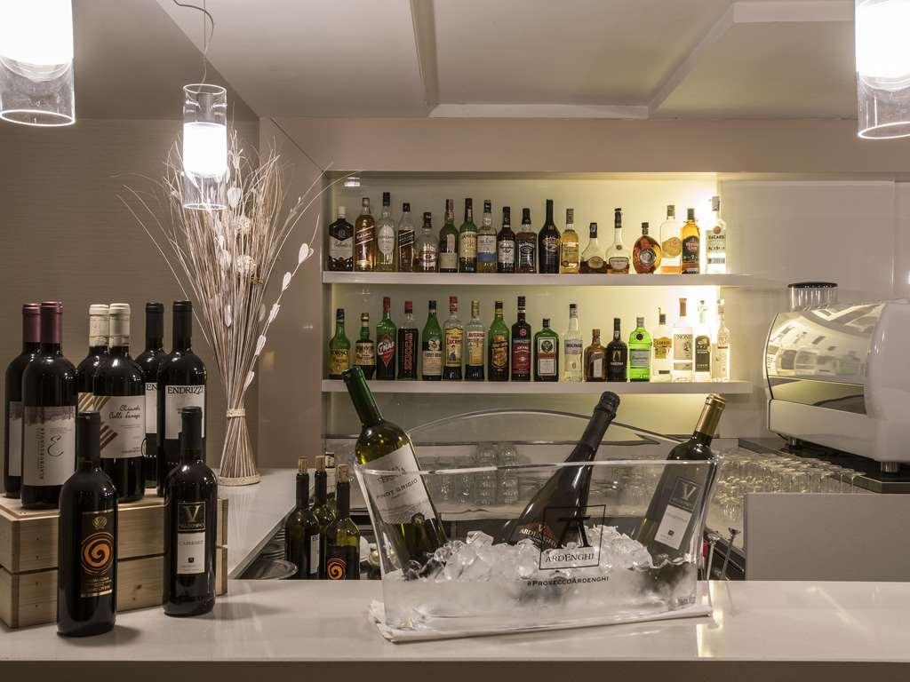 Flyon Hotel & Conference Center Bolonia Restaurante foto Wine cellar