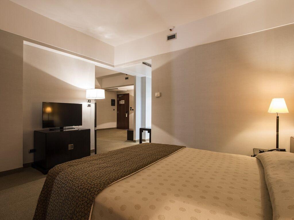 Flyon Hotel & Conference Center Bolonia Exterior foto Room at the hotel