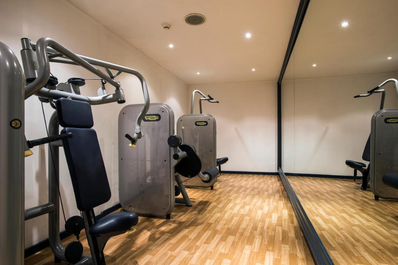 Flyon Hotel & Conference Center Bolonia Exterior foto Gym equipment