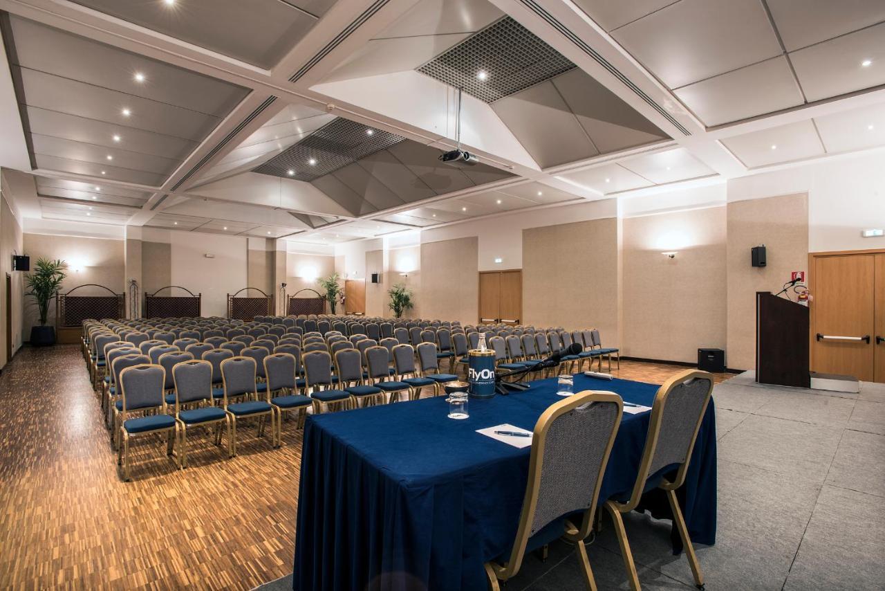 Flyon Hotel & Conference Center Bolonia Exterior foto The Hall of the Hotel